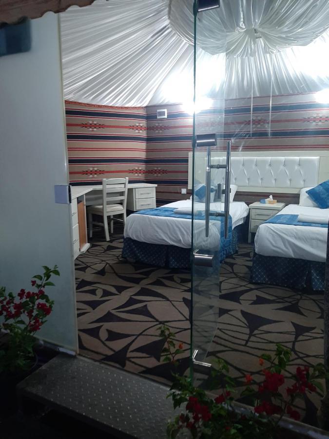 Hotel The Rock Camp Petra Wadi Musa Exterior foto